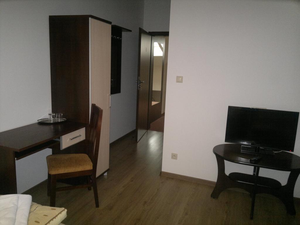 Hotel Diament - Zajazd U Przemka Zgierz Quarto foto